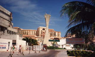 236 171. Cancun WARR, hotel road