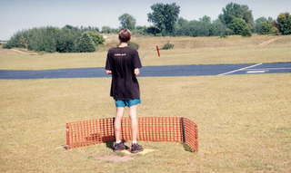 438 1n1. Flying radio-controlled airplanes