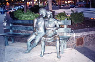 Montreal young lovers statue