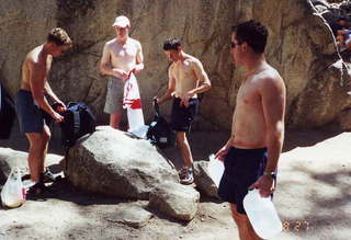 993 451. Yosemite hikers
