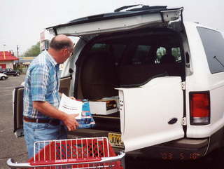 1093 4a1. John Schubel loading his Ford Excursion