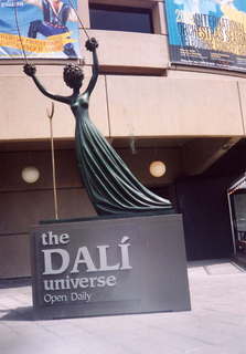 Melbourne, Dali exhibit