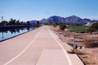 Green belt side-path along aquaduct