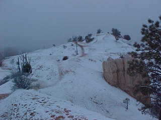 Bryce Canyon snowy trail 2