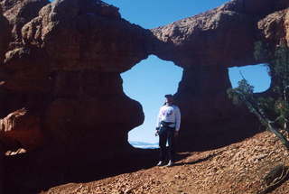 Arches Trail at Red Canyon, Adam and arch, closer