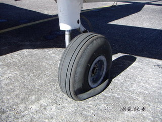 n4372j flat tire at Kanab