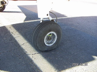 n4372j tire after KNB-DVT flight