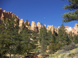 124 5ln. Bryce Canyon -- to Peek-a-boo Loop with small moon