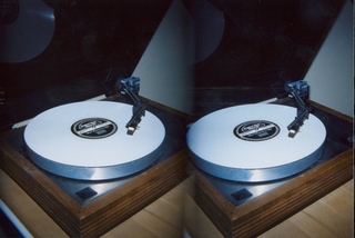 stereo-3D L+R parallel-eye Loreo -- the LOCI tonearm on my turntable