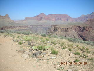 82 5t8. trail to Plateau Point