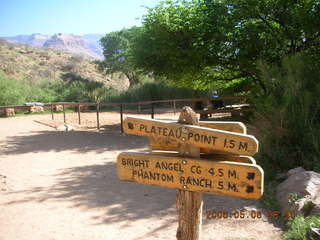 65 5t8. Indian Gardens -- sign to Plateau Point