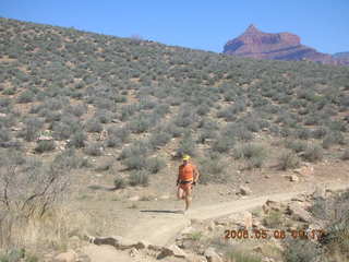 71 5t8. trail to Plateau Point -- Adam running