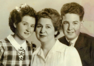 142 5xi. oldphoto -- Gloria, Minnie, Burril