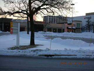 2218 62g. Chicago morning run at Oak Brook mall -- retail stores sign