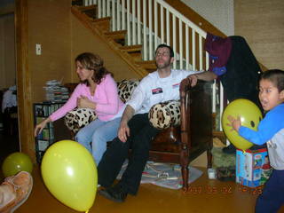 278 634. Gaby's fourth birthday - Jenny, Eric, Gaby -- balloons