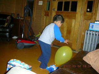 281 634. Gaby's fourth birthday - Gaby -- balloons