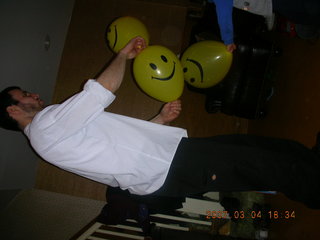 283 634. Gaby's fourth birthday -- Eric -- balloons