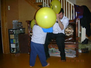 289 634. Gaby's fourth birthday -  Gaby, Eric -- balloons