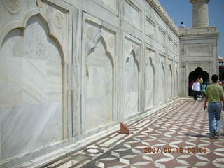 68 69e. Taj Mahal patterned walkway, patterned wall