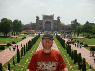 75 69e. Taj Mahal pool, entrance - Adam