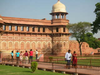 212 69e. Agra Fort