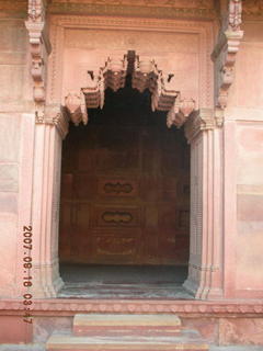227 69e. Agra Fort - intricate arch