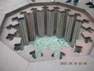 230 69e. Agra Fort - strange well