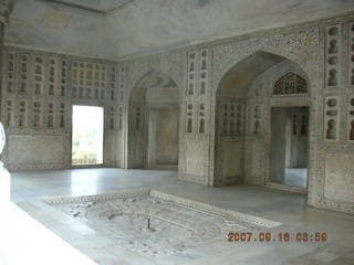 265 69e. Agra Fort - marble room