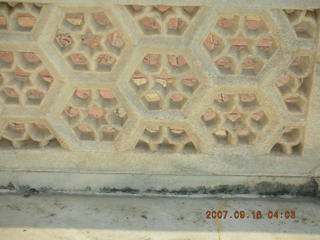 275 69e. Agra Fort - carved pattern