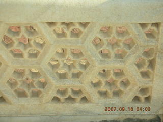 276 69e. Agra Fort - carved pattern