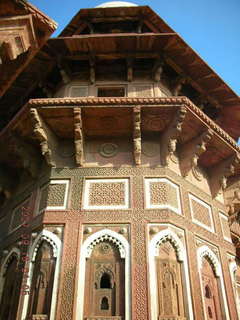 285 69e. Agra Fort - tower