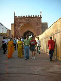 293 69e. Agra Fort - Adam and Sudhir - women with bright dresses