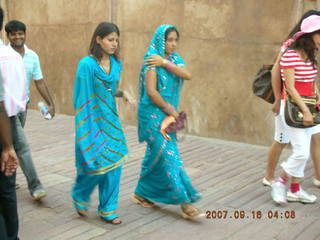 295 69e. Agra Fort - women with bright dresses
