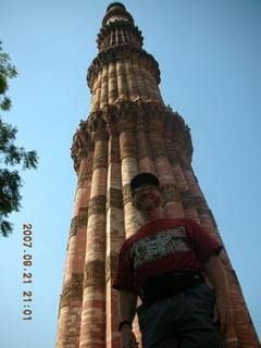 81 69h. Qutub Minar, Delhi - Adam and big tower