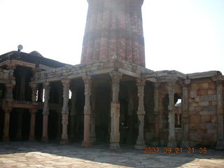 Qutub Minar, Delhi - columns, bottom of big tower