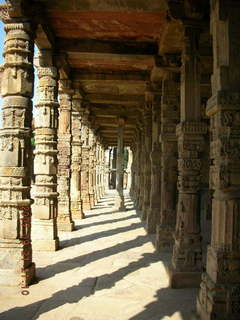 110 69h. Qutub Minar, Delhi - ornate columns