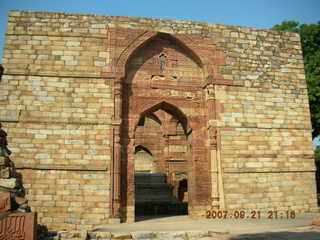 Qutub Minar, Delhi - Hindi text