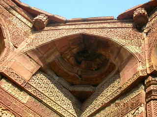 146 69h. Qutub Minar, Delhi - corner arch