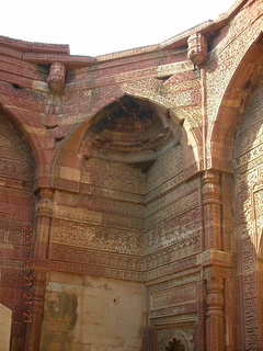 147 69h. Qutub Minar, Delhi - corner arch