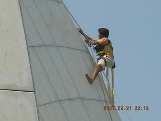 184 69h. Bahai Lotus Temple, Delhi - workman on the roof