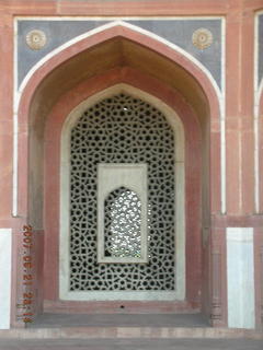 233 69h. Humayun's Tomb, Delhi - ornate arch window
