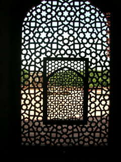 237 69h. Humayun's Tomb, Delhi - ornate window
