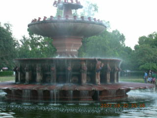 249 69j. India Gate, Delhi - fountain