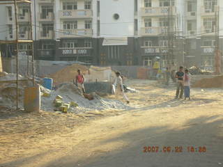 morning run, Gurgaon, India - construction crew