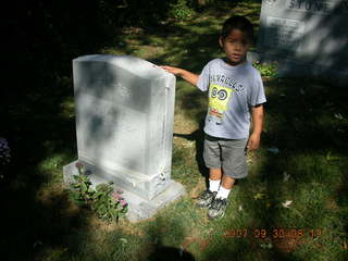 Gloria's - unveiling grave - Gaby