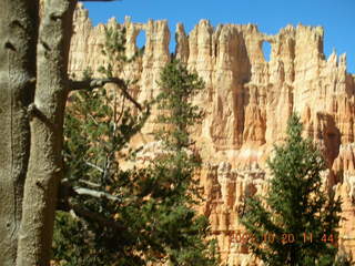 Bryce Canyon - Peek-a-boo loop - holes in rocks