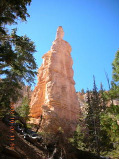 Bryce Canyon - Peek-a-boo loop - holes in rocks