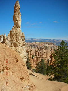 Bryce Canyon - Peek-a-boo loop - holes in rocks