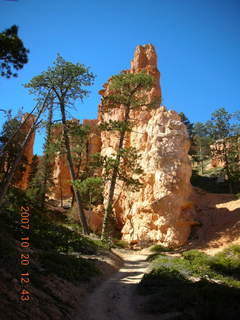 Bryce Canyon - Peek-a-boo loop - through archway