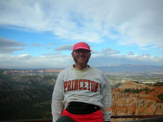 Bryce Canyon - Peek-a-boo loop - Adam (very small)